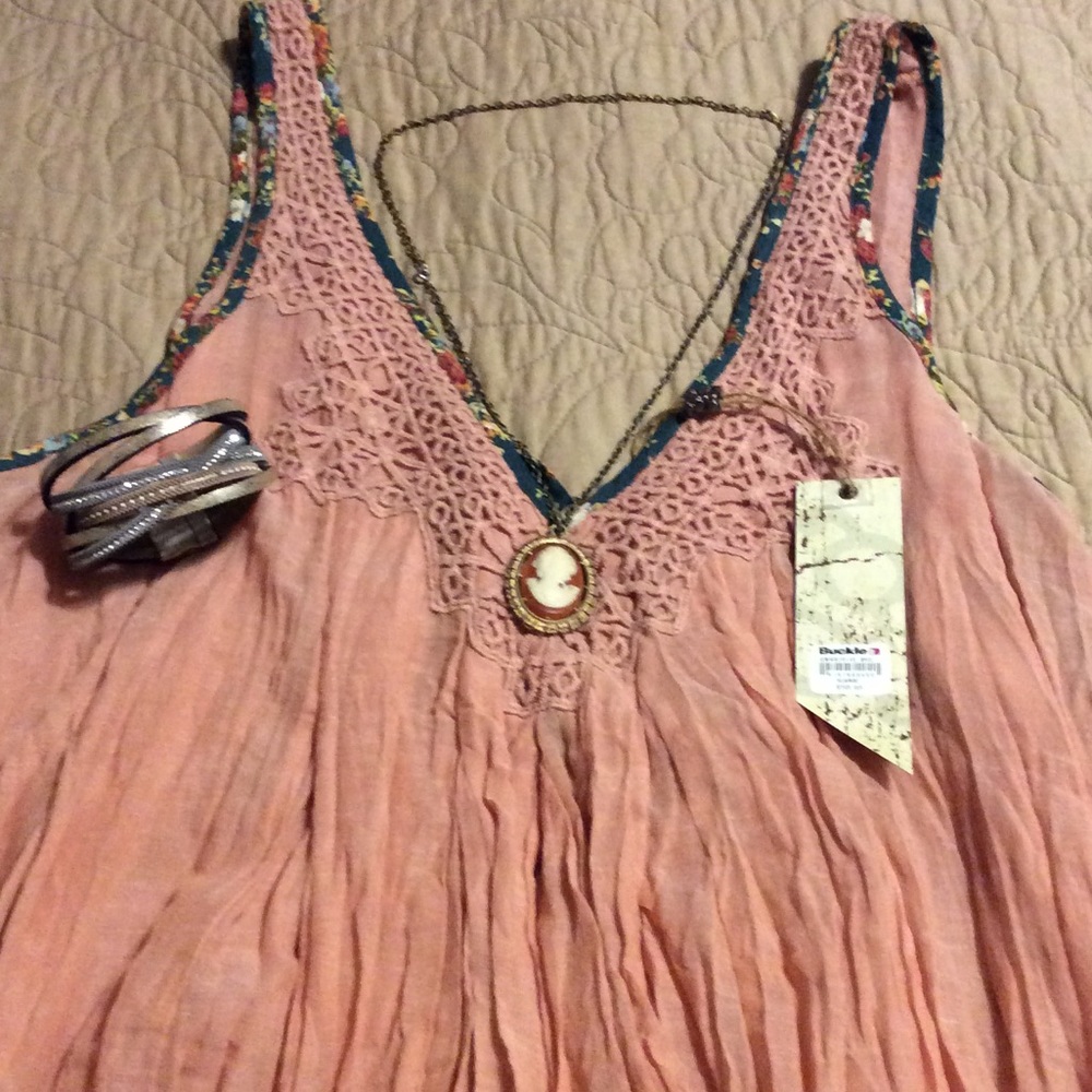 Gimmicks Top from Buckle Still in Store